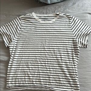 Abercrombie & Fitch Black and White T-Shirt